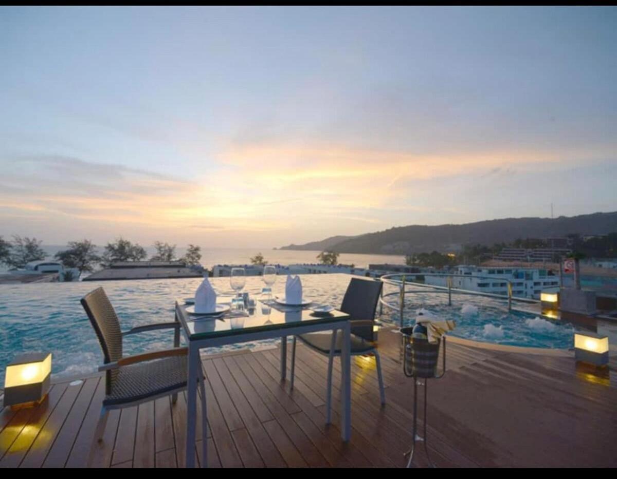 Front Phuket Penthouse Family Appartamento