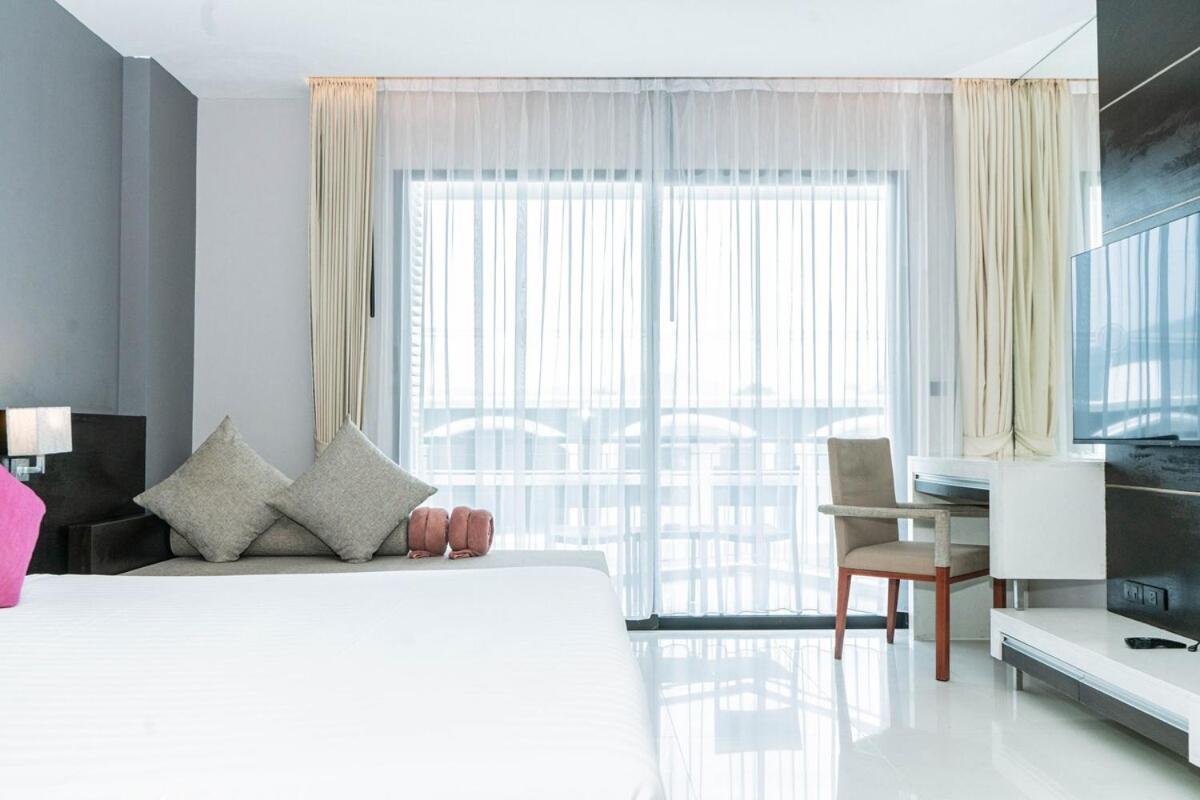 Front Phuket Penthouse Family Appartamento *