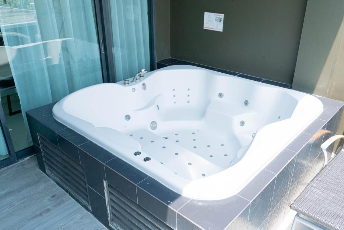 Front Phuket Penthouse Family Appartamento *