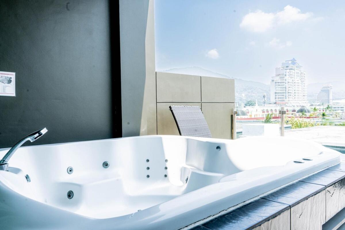 Front Phuket Penthouse Family Patong