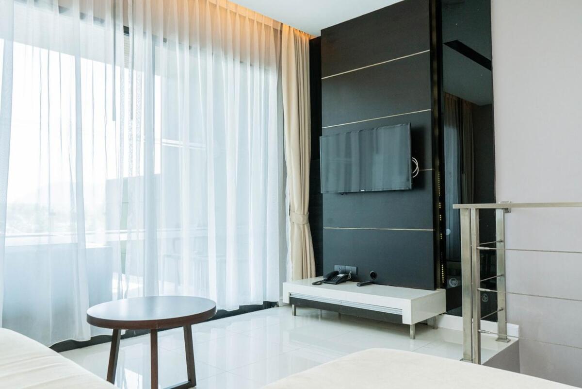 Front Phuket Penthouse Family * Patong