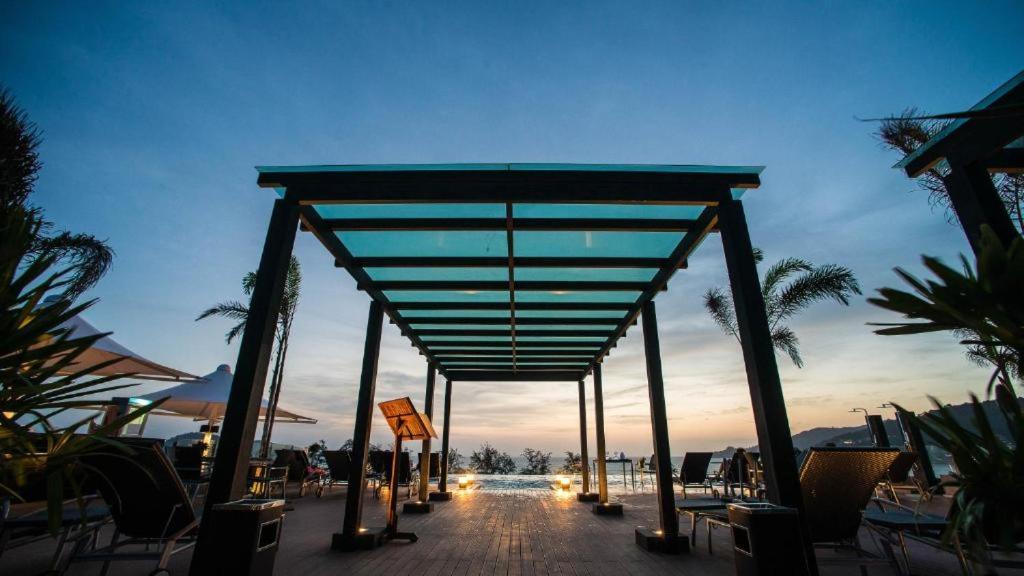 Front Phuket Penthouse Family Appartamento *